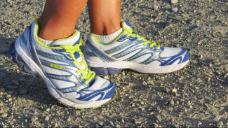 Panduan Memilih Sepatu Running yang Tepat: Faktor Penting dari Permukaan hingga Cushioning