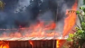 Menyala! Kebakaran di Desa Ngroto Grobogan, Rumah Sekaligus Bengkel Lenyap Habis Terlahap Api Besar
