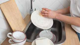 Cuci Piring: Bukan Cuma Bersih,  Ampuh Usir Stres dan Bikin Badan Gerak!