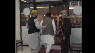 Damai Lewat Mie: Toko Cina yang Dilindungi Taliban di Tanah Afghanistan