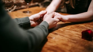 Jodoh untuk Weton Selasa Kliwon, Mengurai Kecocokan Berdasarkan Primbon Jawa