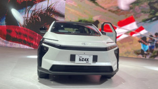 Produksi Lokal Toyota bZ4X di GIIAS 2025 Bikin Harga Turun? Ini Bocoran Fitur Canggih dan Misi Besar di Baliknya
