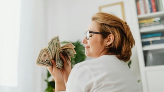 Tak Disangka! 2 Weton Ini Diprediksi Bakal Bergelimang Harta di Masa Tua, Cek Sekarang