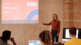 Bukan Sekedar Hoki: Mengungkap Rahasia Besar di Balik Karir Moncer Weton Selasa Kliwon