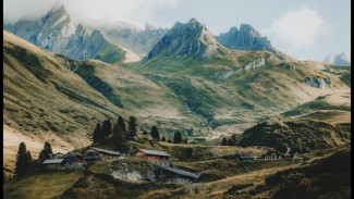 Tragedi Sunyi Orang Weton Pon: Terlalu Kuat Hingga Tak Ada yang Peduli