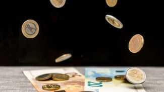 Terkuak! Ini Dia 2 Weton Pilihan yang Diprediksi Mandi Uang di Tahun 2025