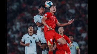 Bukan Pelatih, Ini Sosok Misterius di Bench Vietnam yang Atur Botol untuk Jegal Lemparan Robi Darwis