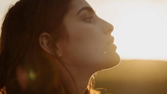 Daya Tarik Tak Tertahankan: Mengenal Lebih Dekat Aura Pengasihan Alami dari 2 Weton Istimewa