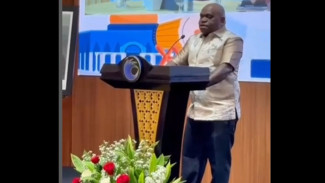 Natalius Pigai: Kibarkan Bendera One Piece Saat 17 Agustus Bisa Dianggap Makar!