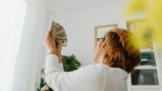 Wetonmu Senin Legi? Selamat, Potensi Kekayaan Melebihi yang Anda Bayangkan!