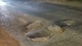 Jalan Berlubang di Pajomblangan Pekalongan Sering Bikin Laka, Warga Minta Perbaikan