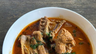 Influencer Malaysia Viral Usai Beri Tunawisma Nasi Sisa Tulang Ayam, Korban Bongkar Fakta Sebenarnya