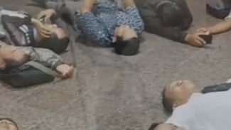 Petugas Irigasi Honorer Jateng Demo dan Rebahan di Depan Kantor Sekda, Gaji Rp 100 Ribu per Hari