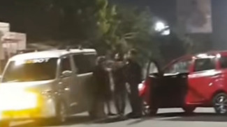 Memanas! Kecelakaan di Pekalongan Antara Dua Mobil Bertabrakan, Pengendara Sempat Bersitegang