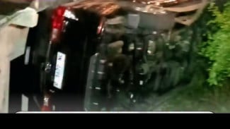 Geger! Kecelakaan Mobil Innova Tabrak Rumah di Bojong Kaliwangi, Purbalingga