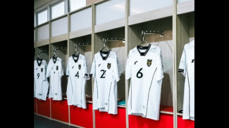 Habis Habisan Dikritik Nova, Mathew Baker Diminta Lebih Fokus di Lini Belakang