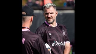 Bawa 24 Donat, Simon McMenemy Kaget Kantor PSSI Digerebek Saat Hari Pertamanya Jadi Pelatih Timnas Indonesia