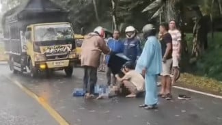 Kecelakan Lalu Lintas Sepeda Motor VS Minibus di Jalan Banyumas-Wonosobo, Korban Tergeletak