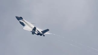 Pesawat Tempur J-20 vs F-22: Benarkah Ambisi China Mampu Menumbangkan Dominasi Udara Amerika Serikat?