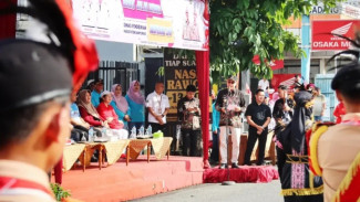 Meriah! Bupati Sadewo Buka Lomba Gerak Jalan Gembira dan Drumband Siswa SMP di Banyumas
