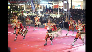 Festival Kenthongan Banyumas: 29 Grup Kenthongan Tampil Memukau, Jalan Jenderal Soedirman Purwokerto Padat