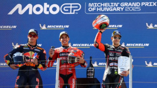 Hasil MotoGP Hungaria 2025: Marquez Perkasa di Batalon, Bezzecchi Terkejut Saat Pedro Acosta Tampil Menggila