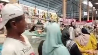 Semangat Kemerdekaan di Pasar Wonopringgo Pekalongan: Pedagang Kompak Gelar Lomba HUT RI ke-80