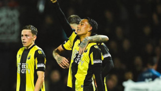 Patrick Kluivert Full Senyum, Punggawa FC Utrecht Segera WNI