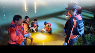 Nekat! Seorang Wanita Diduga Menceburkan Diri dari Atas jembatan Muktisari, Kebumen