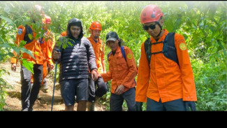 Pendaki Asal Jakarta Alami Hipotermia di Gunung Slamet, Sigap Tim SAR Gabungan Evakuasi