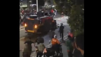 Detik Mencekam! Ojol Tewas Terlindas Rantis Brimob Baracuda di Tengah Demo Benhil