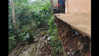 Longsor Hantam SDN 3 Tuksongo Pringsurat Temanggung, Tembok Sekolah Ambruk 10 Meter