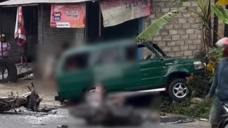 Makan Korban! Kecelakaan Mobil Kijang Hantam Dua Pengendara Motor di Sigaluh Banjarnegara