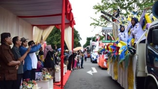 Bupati Sadewo Ajak Doa Bersama untuk Affan Kurniawan di Pelepasan Karnaval Mobil Hias Banyumas