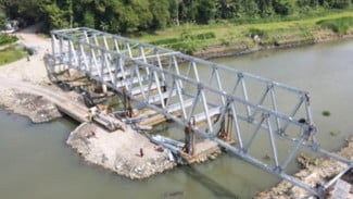 Pembangunan Jembatan Weton Kulon Kebumen Dengan Rp14,8 M Hibah BNPB Dimulai, Bupati Lilis Tekankan Mutu dan Keamanan