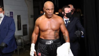 Mike Tyson vs Mayweather Jr. 2026: Duel Legenda di Atas Ring Tinju