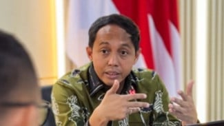 Viral! Menhut Raja Juli Antoni Kedapatan Main Domino dengan Tersangka Illegal Logging Azis Wellang, Ini Klarifikasinya