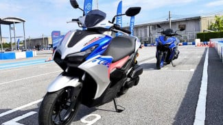 Resmi Mengaspal! Yamaha Aerox Terbaru 2025 Hadir Lebih Sporty dengan Desain Garang, Mesin Halus, dan Fitur Modern