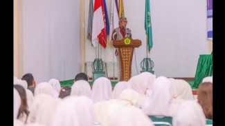 Pesan Mengejutkan Sekda Jateng untuk Mahasiswa Baru Undaris 2025: Jangan Tergesa Menikah