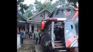 Detik Detik Bus Nakes Jember Diduga Rem Blong di Probolinggo, Tabrak Rumah hingga 8 Tewas