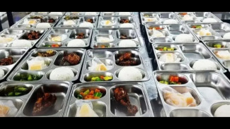 Di Tahun 2026, Guru dan Relawan Posyandu Akan Ikut Penerima  Program Makan Bergizi Gratis (MBG)