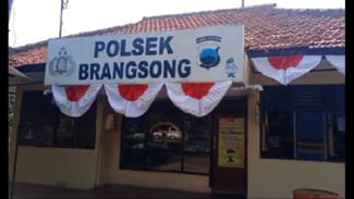 Subuh Mencekam, Kapolsek Brangsong Kendal Diduga Digerebek Warga di Rumah Bu Guru Janda Aksi Mesum 16 Detik Terekam