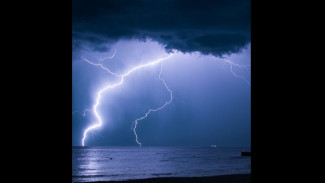 Warga Geger! 2 Remaja Tersambar Petir Saat Bermain Sepakbola di Kemranjen Banyumas