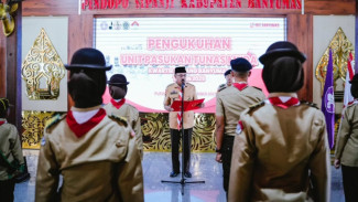 Bupati Sadewo Kukuhkan 37 Pasukan Tunas Muda Kwarcab Banyumas Tahun 2025