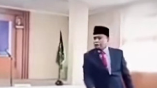 Heboh! Momen Zamroni Aziz Lempar Mikrofon di Pelantikan Kepala Kemenag Dompu