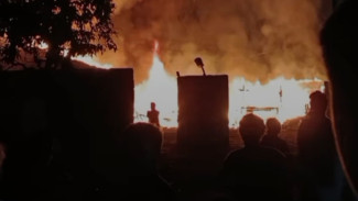 Damkar Banyumas Evakuasi Bangunan Warung Sate Kambing di Purwokerto Timur Kebakaran Hebat