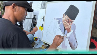 Kegiatan Melukis Bersama 80 Perupa Purbalingga dan Banyumas Raya di Kompleks Gor Goentoer Darjono