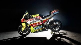 Valentino Rossi Hadirkan Motor Bertema Merah Putih, VR46 Rayakan Dukungan Fans Indonesia di MotoGP Mandalika 2025