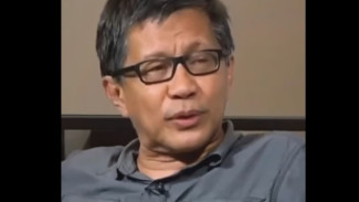 Rocky Gerung Meledakkan Isu Fufufafa dan Ijazah Palsu di Depan Pejabat Polri