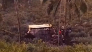 Sebuah Truk Box Mengalami Rem Blong di JI Desa Sangkanayu Purbalingga, Kendaraan Trabas ke Jurang